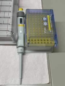 Adjustable pipette with a pack of disposable tips. Original Image