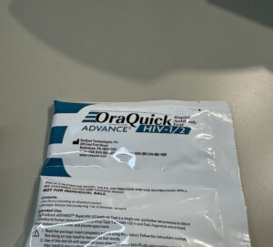 Divided pouch of the Oraquick Advance HIV-1/2 Rapid Test. Original Image
